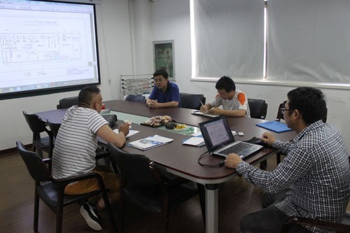 黑龍江玉米汁生產線客戶與惠合工程師洽談現場1