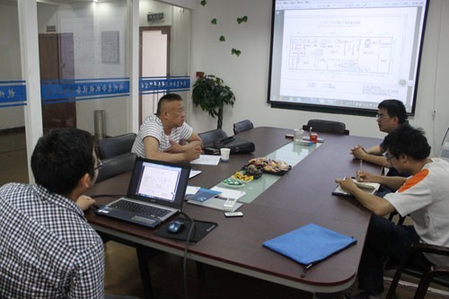 黑龍江玉米汁生產線客戶與惠合工程師洽談現場2