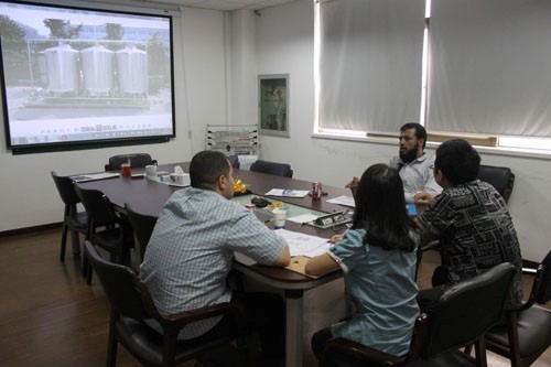 也門番茄醬生產線客戶與惠合工程師洽談現場2